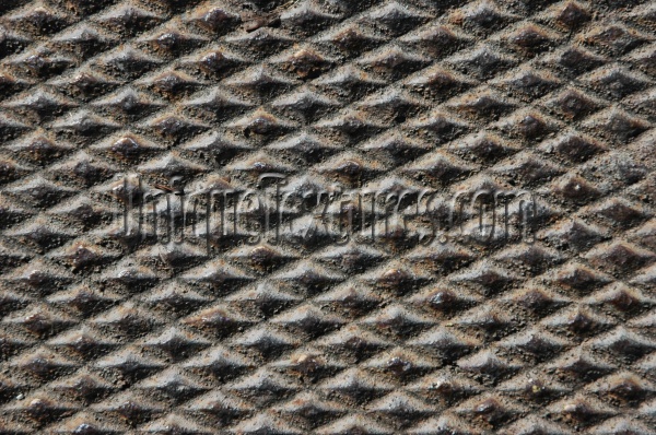 manhole diamonds pattern rusty industrial metal dark brown gray  