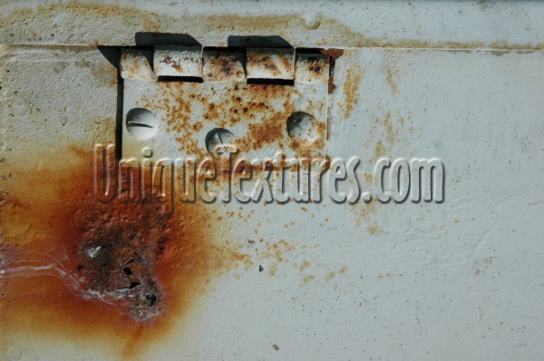 door fixture fastener rusty mech/elec metal white  