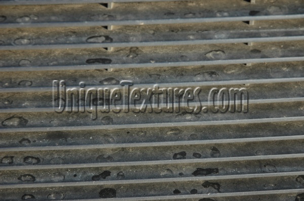 vent/drain horizontal dirty vehicle plastic black  